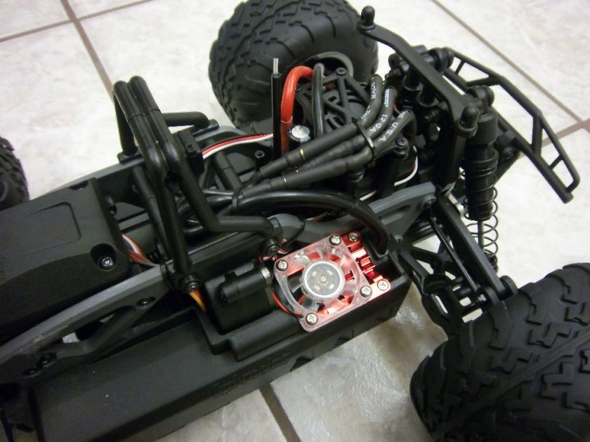 HPI Racing Savage XS Flux 4WD 2 4 CELL LIPO BRUSHLESS SYSTEM 4 POLE 80 
